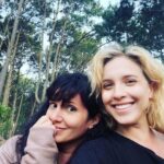 Griselda Siciliani Instagram – Siempre así amiga mía! Te amo
Repost from @petersoncarla
•
Una vez un sabio productor de Tv me dijo, uds van a hacer de mejores amigas. Y yo me tomo muy en serio mi trabajo, desde ese momento hasta ahora seguimos buscando adentro nuestro esa amistad fuerte sincera y feliz. Ayudándonos y compartiendo cosas impensadas. Haciéndonos piecito para poder cruzar del otro lado. Agarrándonos de la mano en el bosque e inventando historias q nos lleven a los lugares que siempre soñamos. Mi amiga @griseldasiciliani te quiero y que sigas brillando siempre. Y q cuando la puerta se abra te encuentre ahí. Sos una 🧞♀️.
