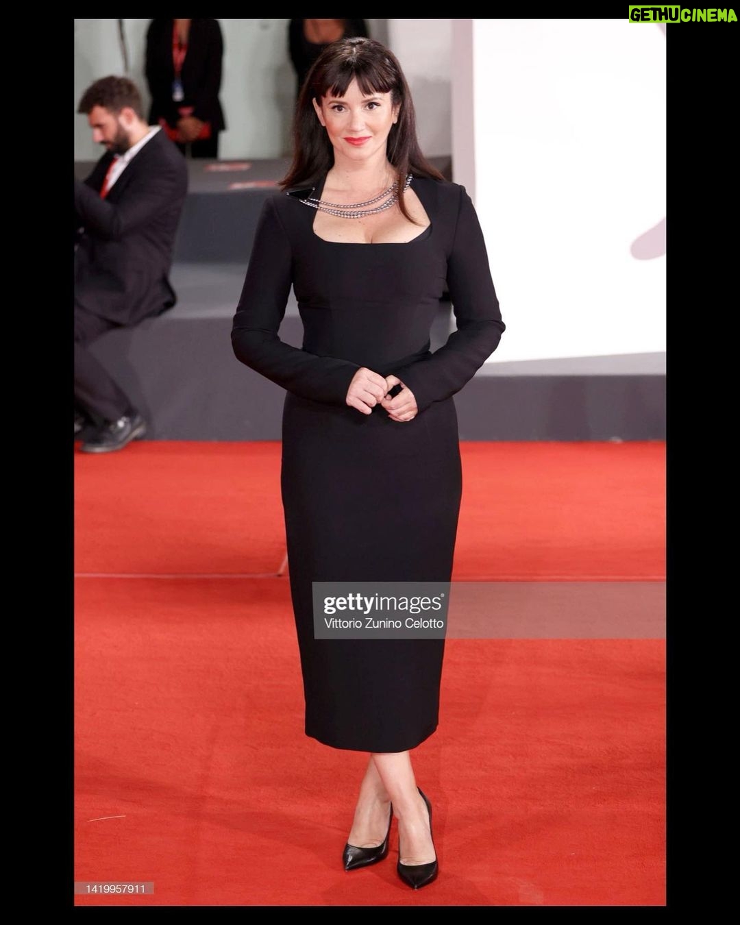 Griselda Siciliani Instagram - #Bardo en Venecia, felicidad total! @labiennale #venezia79 @bardomovie @netflix Y gracias @prada por acompañarme en todo el festival 🙏🏻🇮🇹 … @pao_makeup 💄 @josejuan35 styling Venezia,Italy