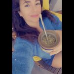 Griselda Siciliani Instagram – Feliz cumpleaños para mi!
A festejar !
Primero unos matecitos como corresponde🧉
Luego veremos 🎂🎉🥂
#Micumple
#Domingo
#Mate
#otoño💪🏻
#unrayodesol
#filtroDeBrishitos
#casa
#hija💓 Mi Cumple
