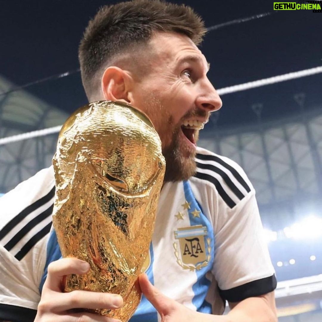 Griselda Siciliani Instagram - 🇦🇷Que emoción carajooooo!!Gracias muchachos por esta alegría colectiva! SON INSPIRACIÓN PURA !!!! Tan merecido todo lo que lograron… QUE EQUIPAZO!!! nos amo Argentinos apasionados y abrazados 🇦🇷 #NoParoDeLlorar 🙏🏻🥹🤍 Argentina