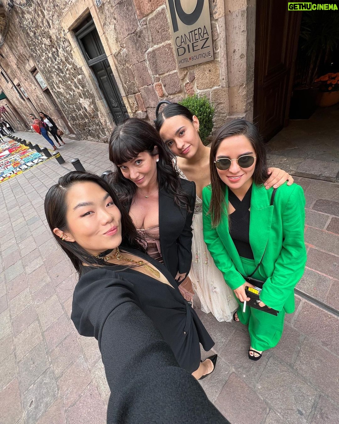 Griselda Siciliani Instagram - Festival Internacional de cine de Morelia. Que maravilla fue presentar BARDO en México! gracias!! 🙏🏻❤️ Fue una noche de mucha emoción y pura fiesta. El abrazo con cada uno me lo llevo en mi corazón para siempre… @bardomovie @netflix . Gracias por acompañarme @dolcegabbana . @tiffanyandco @wndrfl_somethingwonderful Festival Internacional de Cine de Morelia