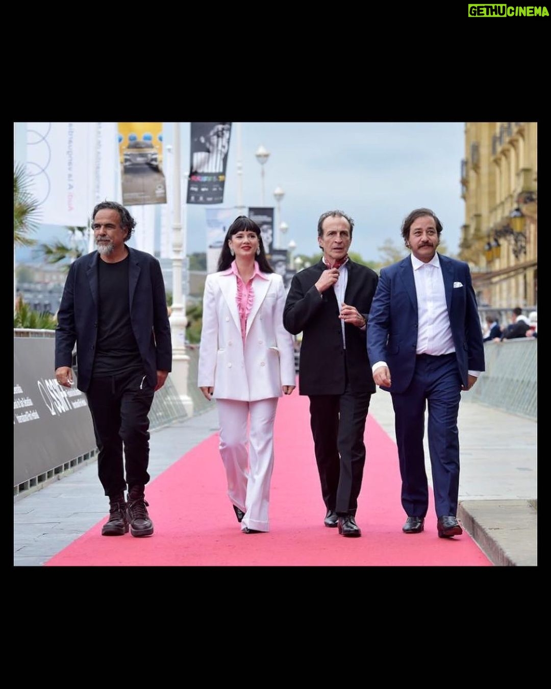 Griselda Siciliani Instagram - Gracias @sansebastianfes por la calidez y el cariño para esta película que amamos. Salú Bardo!!! #AlejandroGIñarritu @bardomovie @netflixlat . @rominagiangreco @menage_a_trois_boutique @prada @pao_makeup @ohlalanails_beauty Festival de cine de San Sebastián