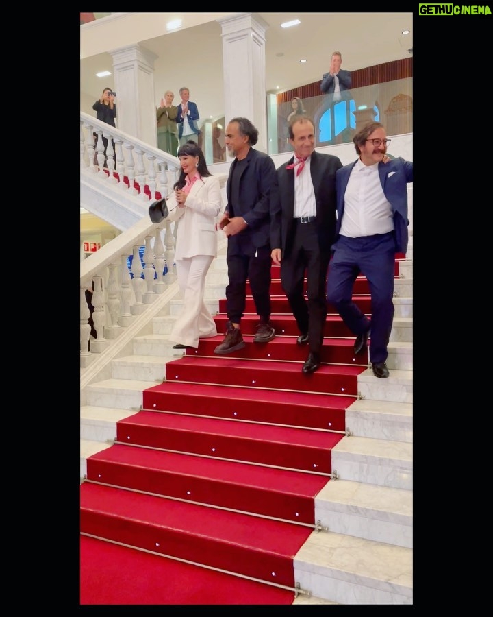 Griselda Siciliani Instagram - Gracias @sansebastianfes por la calidez y el cariño para esta película que amamos. Salú Bardo!!! #AlejandroGIñarritu @bardomovie @netflixlat . @rominagiangreco @menage_a_trois_boutique @prada @pao_makeup @ohlalanails_beauty Festival de cine de San Sebastián