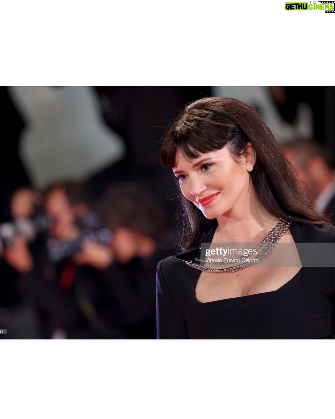 Griselda Siciliani Instagram - #Bardo en Venecia, felicidad total! @labiennale #venezia79 @bardomovie @netflix Y gracias @prada por acompañarme en todo el festival 🙏🏻🇮🇹 … @pao_makeup 💄 @josejuan35 styling Venezia,Italy