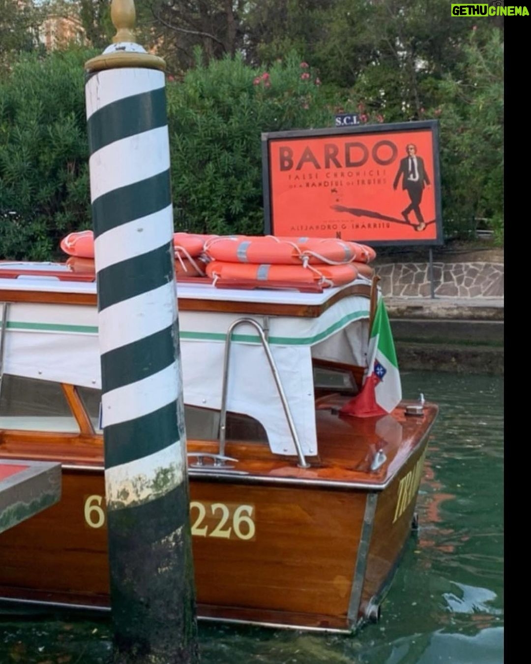 Griselda Siciliani Instagram - Siamo Arrivati Venezia! @labiennale @bardomovie #venezia79 . Grazie @prada