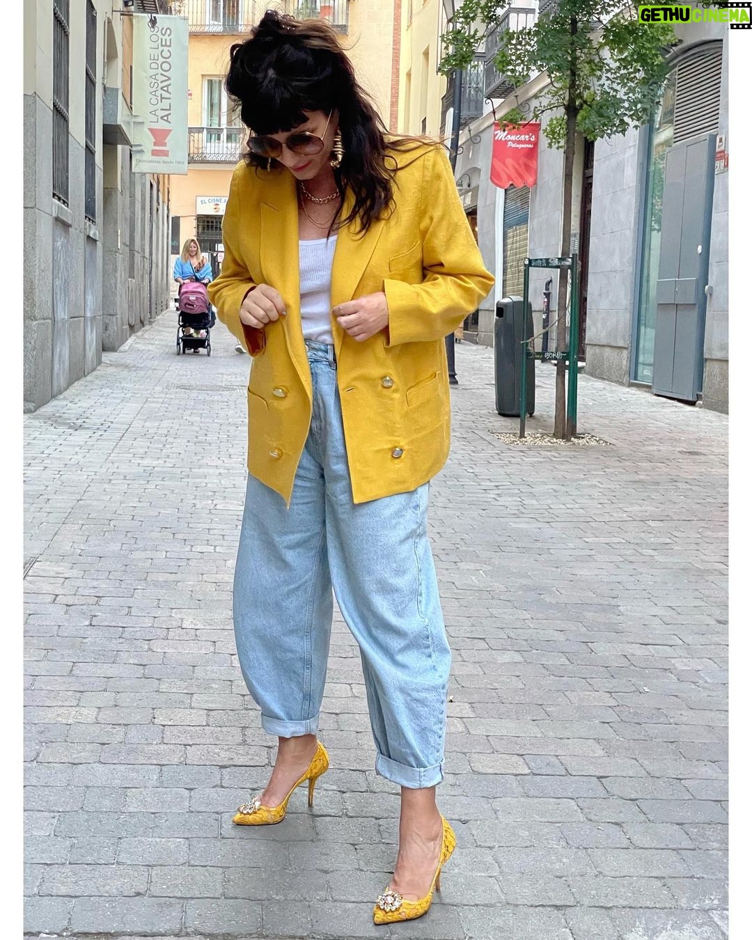 Griselda Siciliani Instagram - Permiso para presumir mi sacođź’› de @evabourbonvintage #modacircular #vintage #modasustentable Madrid, Spain