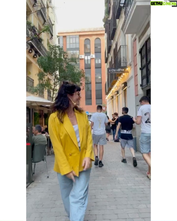 Griselda Siciliani Instagram - Permiso para presumir mi sacođź’› de @evabourbonvintage #modacircular #vintage #modasustentable Madrid, Spain