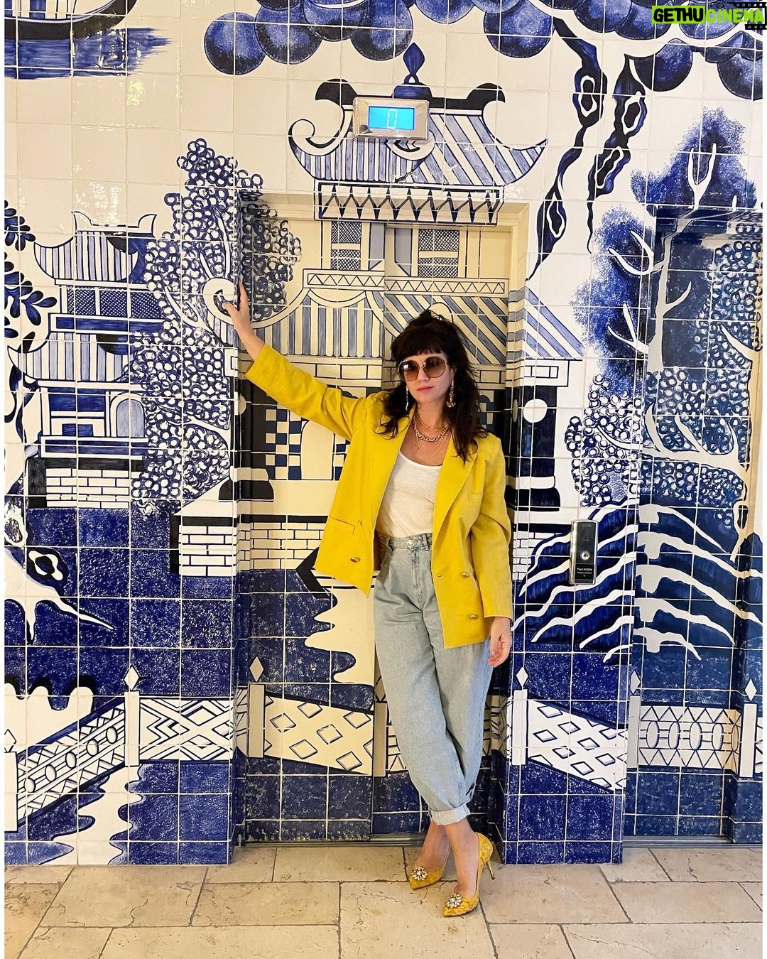 Griselda Siciliani Instagram - Permiso para presumir mi sacođź’› de @evabourbonvintage #modacircular #vintage #modasustentable Madrid, Spain