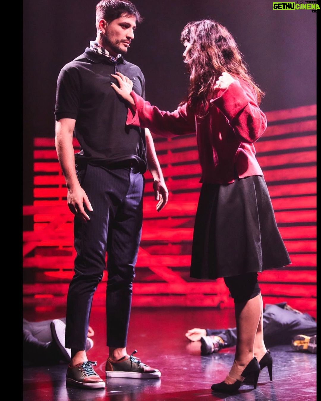 Griselda Siciliani Instagram - Pura Sangre . Miércoles 20:30 @paseolaplazaok Fotos de @santiagoalbanell Vestuario @amelie.coral @equustienda @airbonoficial @natacha_morales_diseñadora @purasangre.teatro @plateanet