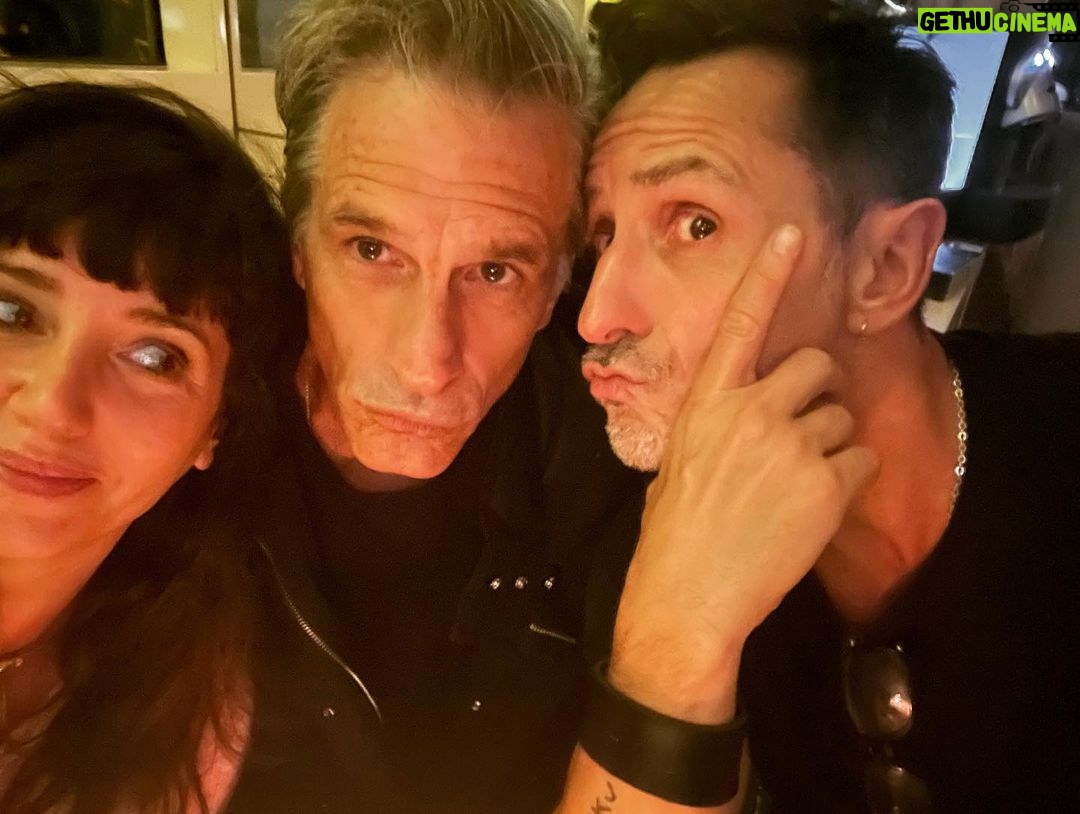 Griselda Siciliani Instagram - Ni una foto digna!!! 😂 Los quiero amigos hermosos @ferrorafa @carlitoscasella #Quenocheteté