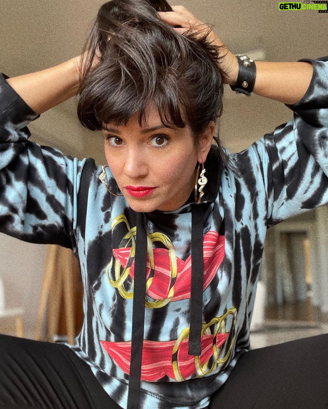 Griselda Siciliani Instagram - Miércoles sos mi lunes. Styling @maruvenancio Pelo @cristianreystyle . @jazminchebar