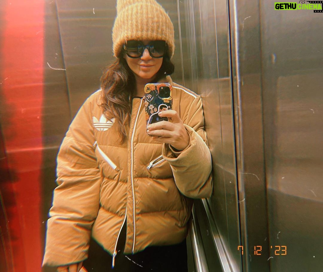 Griselda Siciliani Instagram - Ta fresco ⛈️⛈️ ( no se entienden los anteojos de sol un día como hoy 😎) #noestoymaquilladaChiche