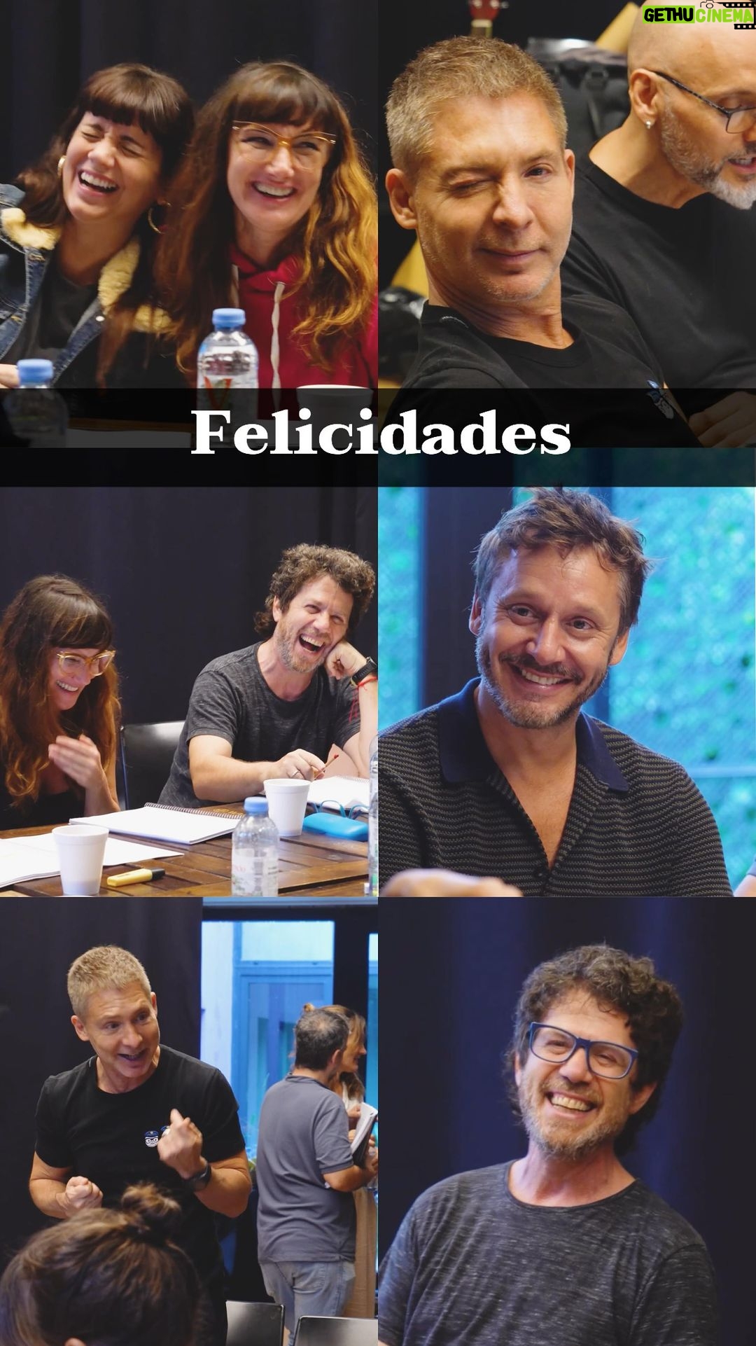 Griselda Siciliani Instagram - El elenco de #Felicidades ya se prepara con todo 🙌 Primera lectura de guión con @danielveronese.teatro y @marianopensotti ESTRENO: 16 de mayo en @elnacionalsancorseguros 🎭@elchuecosuar @griseldasiciliani @benjaminvicuña.ok @aruzzireal @petomenahemok No te pierdas la preventa exclusiva de @bancogalicia Visa 20% de ahorro y hasta 6 cuotas sin interés. ⚡️Link en stories. Producción: ADRIÁN SUAR + @preludio.producciones