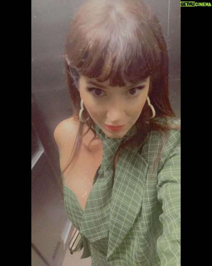 Griselda Siciliani Instagram - Anoche premiere en Argentina de DESCANSAR EN PAZ de @sebabores con mi querido @joacofurriel @chenetflix @kenyafilms ππ»ππ»ππ»ππ» @ricardodarinok @chinodarin @fedeposter @elpumagoityok @lalilalig Imagen y estilismo @rominagiangreco para @rfgstylecoaching Maquillaje @nanogmd Pelo @cristianreystyle Traje con falda y corset @cynthiamartos Clutch @soyodraz