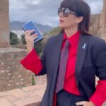 Griselda Siciliani Instagram - Festival de Málaga . @festivalmalaga Estilismo @rominagiangreco para @rfgstylecoaching Conjunto sastrero recuperado bordado a mano con detalle de escarapela + camisa realizada con descarte textil reciclado + corbata vintage bordada a mano @haeder.club ♻️ / zapatos @eduardolazarooficial / clutch @soyodraz . Pedimos disculpas por el momento en el que con @joacofurriel nos autopercibimos bailaores flamencos 🙏🏻💃🏻 Málaga, Andalucia, España