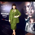 Griselda Siciliani Instagram - Anoche premiere en Argentina de DESCANSAR EN PAZ de @sebabores con mi querido @joacofurriel @chenetflix @kenyafilms 👏🏻👏🏻👏🏻👏🏻 @ricardodarinok @chinodarin @fedeposter @elpumagoityok @lalilalig Imagen y estilismo @rominagiangreco para @rfgstylecoaching Maquillaje @nanogmd Pelo @cristianreystyle Traje con falda y corset @cynthiamartos Clutch @soyodraz