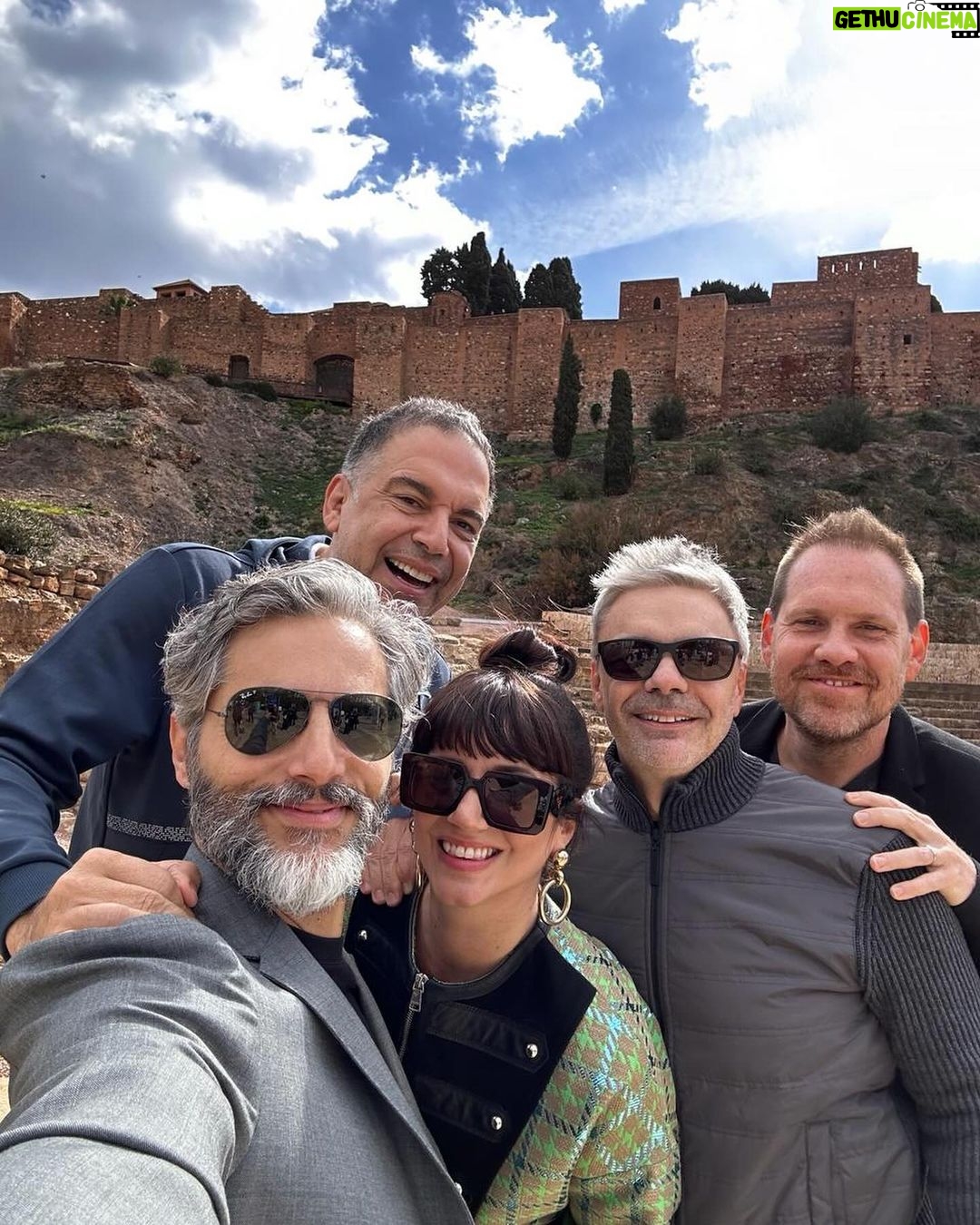 Griselda Siciliani Instagram - Premiere de DESCANSAR EN PAZ en el @festivalmalaga Con este equipo del amor 🙏🏻❤️ Gracias gracias gracias . Estilismo @rominagiangreco para @rfgstylecoaching Pelo y makeup @pao_makeup