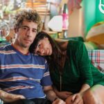 Griselda Siciliani Instagram - Me da envidia el elenco de Envidiosa, ojalá se me hubiera ocurrido a mí 👀 La nueva serie de comedia ya empezó a filmarse y este año llega a Netflix con @griseldasiciliani,@estebanlamothe, @pilargamboaa, @violeurtizberea y @benjaminvicuna.ok. También @marbellati, @martingarabal, @barbara_lombardo, @susana.pampin, @lorevegaok, @adrianlakerman, @leonorabalcarce, @camilasicamila, @ardumimi, @patriciaechegoyenoficial, @deboranishimoto y la participación de @puigarturo.