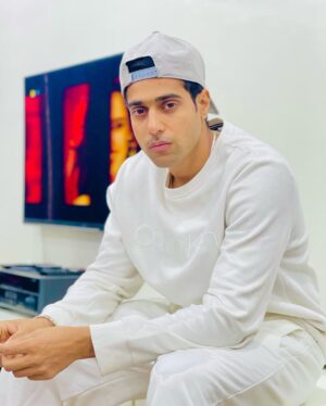 Guri Instagram - Dil Galti Kar Betha Hai Galti Kar ……. 💙