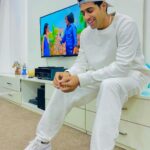 Guri Instagram - Dil Galti Kar Betha Hai Galti Kar ……. 💙