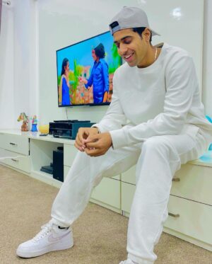 Guri Instagram - Dil Galti Kar Betha Hai Galti Kar ……. 💙