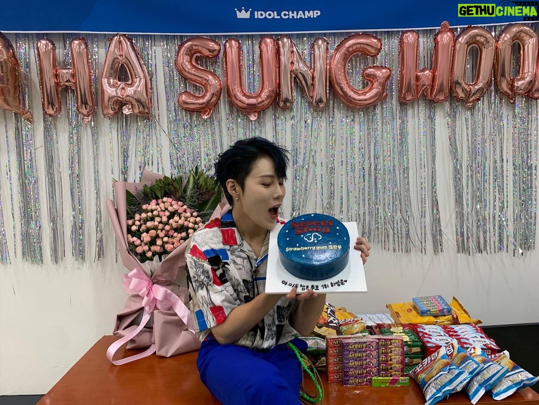 Ha Sung-woon Instagram - #쇼챔피언 #하늘 #감사합니다 #💐