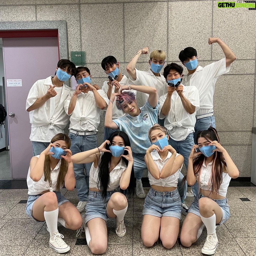 Ha Sung-woon Instagram - #teamsame #하성운 #스니커즈 #고마워요 #최고