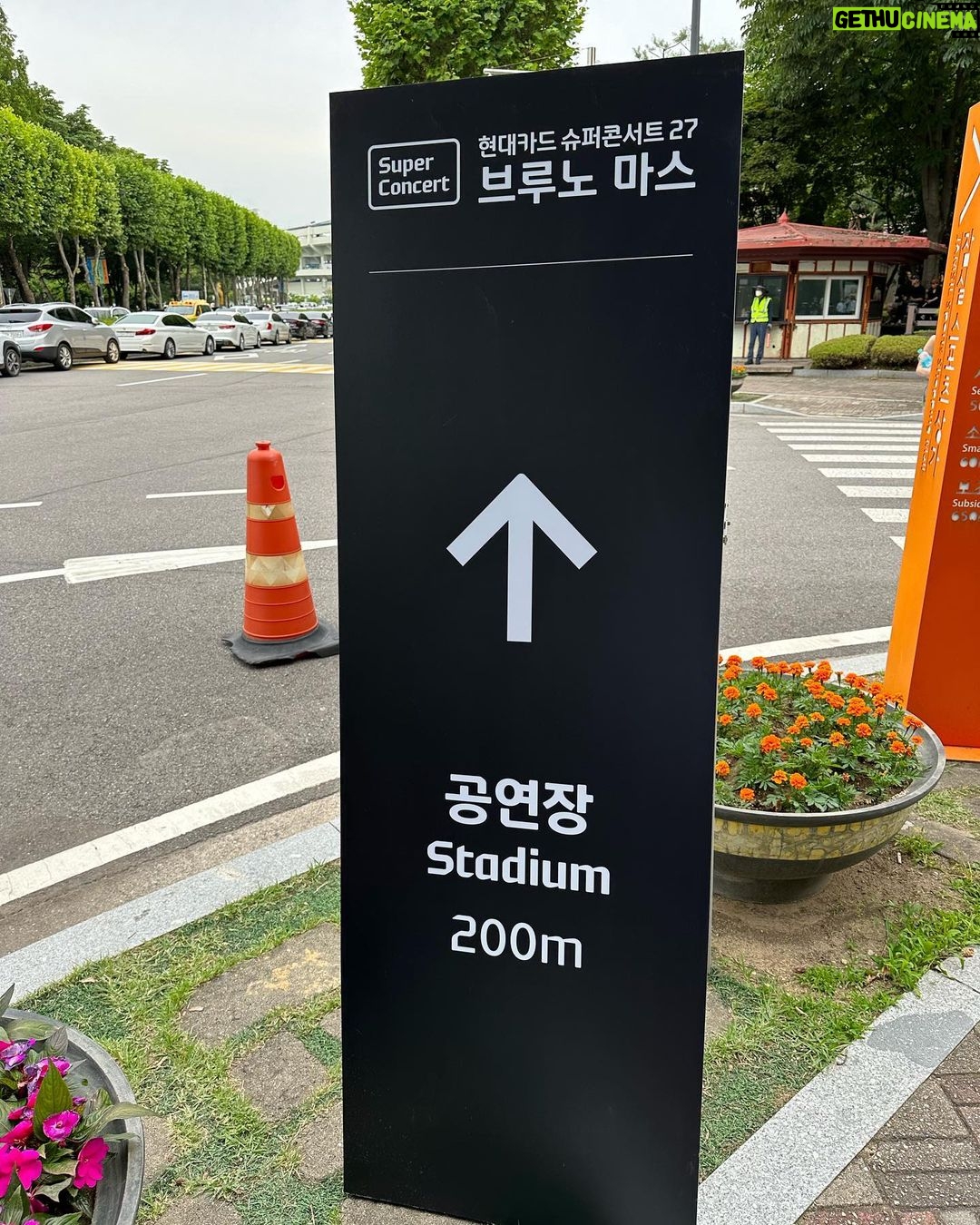 Ha Sung-woon Instagram - 꿈같았는데 오늘 꿈에 나왔습니다.. #늦었지만 #브루노마스 #감사했습니다