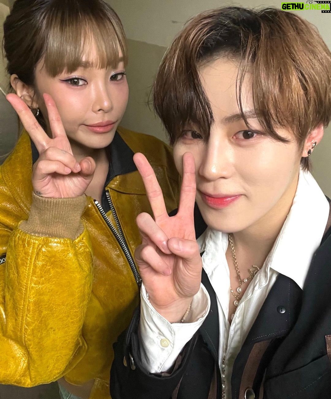 Ha Sung-woon Instagram - 오..우리 아침에 꽁꽁 숨어있다가..분장하고 만나니 믓뜨러지네 ~~ 오늘 와주신 모든 분들 너무 감사합니다!!!^^ #비도오고그래서 #썸데이페스티벌