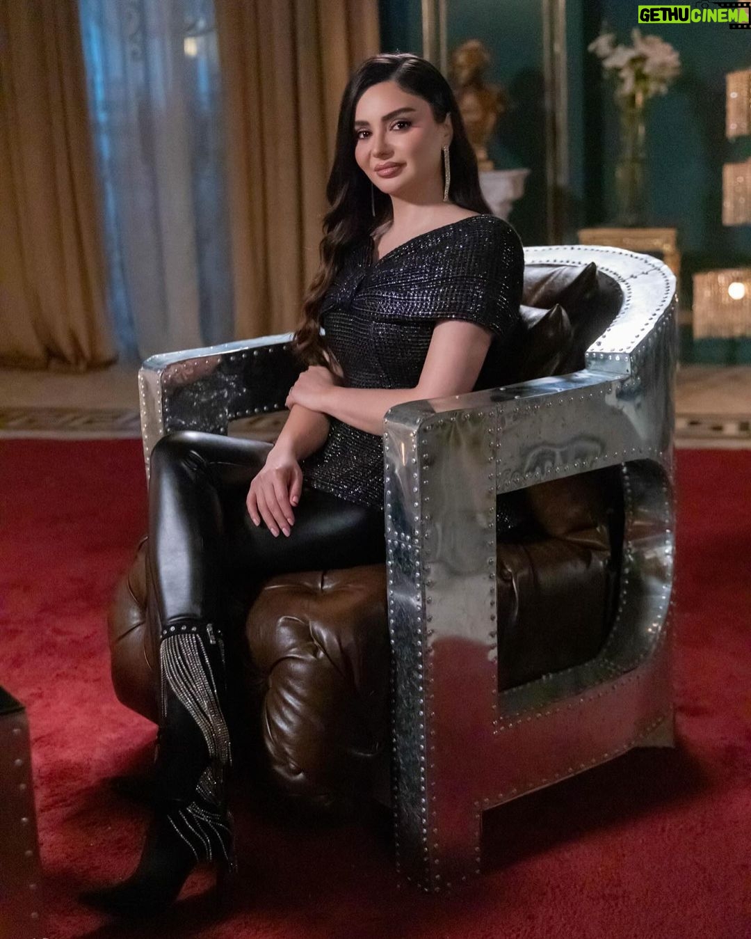 Haifa Hassony Instagram - حلقة جميلة مع الفنانة القديرة هالة فاخر في ( مراجيح ) شتكولون ياشخصية راح تجسدها الفنانة هالة فاخر ؟ @1001.stream @sharqiyatv @vebeautyiq