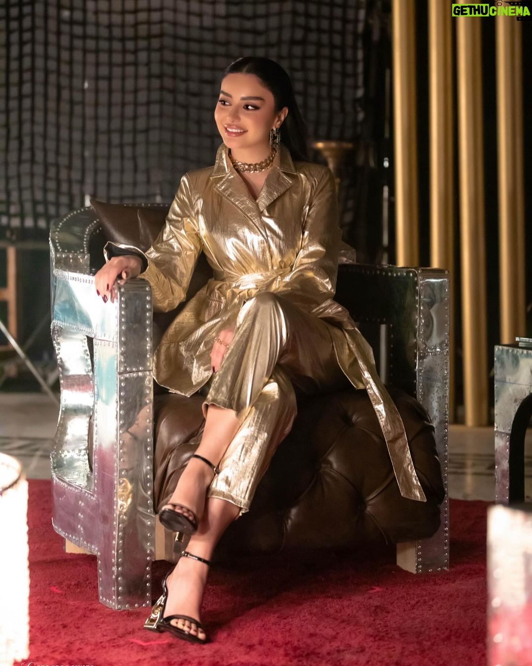 Haifa Hassony Instagram - الان حلقة رائعة مع الفنان اثير كشكول في ( مراجيح ) شتكولون ياشخصية راح يجسدها اثير كشكول ؟ @kashkoolatheer @1001.stream @sharqiyatv @vebeautyiq