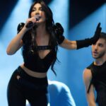 Hande Yener Instagram – İnsanın evi gibi yok 🥰🫶🏻
Saç : @mehmettiren 
Makyaj : @akinstayn 
Kostüm : @off____white @area 
Fotoğraflar : @kadirgures 
Orkestra 
@umitkuzer 
@arikansirakaya 
@merttug 
@can_alper_ 
@ozansariboga 
@naztaskinbas 
@idilagaoglu 
Teknik 
@grozmusic 
@omersinancandan 
@iskender_stage 
@cosskunakkus  @mesutbuyuksofuoglu 
Koreograf @mertbalturk 
Dansçılar 
@mertbalturk 
@izmirtenim 
@gulogluburcu 
@katiaornella 
@efetankiz 
@toygun.klnc 
@kaya.godfrey 
#konser #onursan #hy 
@divankurucesme