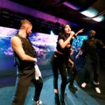 Hande Yener Instagram – İnsanın evi gibi yok 🥰🫶🏻
Saç : @mehmettiren 
Makyaj : @akinstayn 
Kostüm : @off____white @area 
Fotoğraflar : @kadirgures 
Orkestra 
@umitkuzer 
@arikansirakaya 
@merttug 
@can_alper_ 
@ozansariboga 
@naztaskinbas 
@idilagaoglu 
Teknik 
@grozmusic 
@omersinancandan 
@iskender_stage 
@cosskunakkus  @mesutbuyuksofuoglu 
Koreograf @mertbalturk 
Dansçılar 
@mertbalturk 
@izmirtenim 
@gulogluburcu 
@katiaornella 
@efetankiz 
@toygun.klnc 
@kaya.godfrey 
#konser #onursan #hy 
@divankurucesme