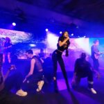 Hande Yener Instagram – İnsanın evi gibi yok 🥰🫶🏻
Saç : @mehmettiren 
Makyaj : @akinstayn 
Kostüm : @off____white @area 
Fotoğraflar : @kadirgures 
Orkestra 
@umitkuzer 
@arikansirakaya 
@merttug 
@can_alper_ 
@ozansariboga 
@naztaskinbas 
@idilagaoglu 
Teknik 
@grozmusic 
@omersinancandan 
@iskender_stage 
@cosskunakkus  @mesutbuyuksofuoglu 
Koreograf @mertbalturk 
Dansçılar 
@mertbalturk 
@izmirtenim 
@gulogluburcu 
@katiaornella 
@efetankiz 
@toygun.klnc 
@kaya.godfrey 
#konser #onursan #hy 
@divankurucesme