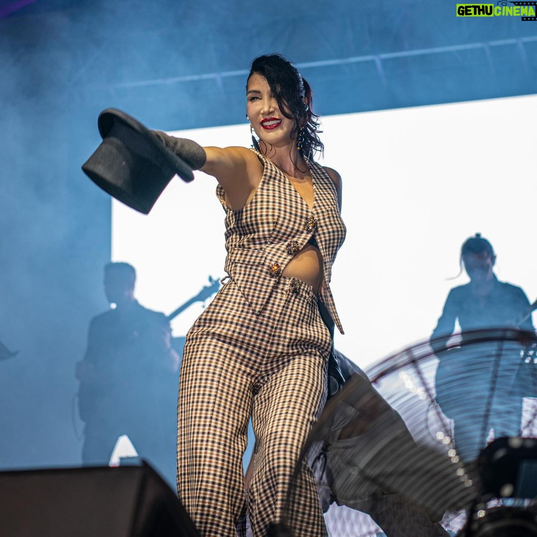 Hande Yener Instagram - 29 Ekim @kusadasibelediyesi 100.Yıl Kutlaması …🇹🇷🇹🇷🇹🇷