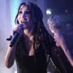 Hande Yener Instagram - Dün 🤍⚡️ Saç : @mehmettiren Makyaj : @akinstayn Fotoğraflar : @kadirgures Koreograf @mertbalturk Dansçılar @mertbalturk @izmirtenim @gulogluburcu @katiaornella @efetankiz @toygun.klnc @asenamiryan