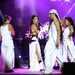 Hande Yener Instagram - Sahne bizim kutsalımız oradayken başka bir alemdeyiz..Bir oluyoruz,biz oluyoruz…Işık işçileri olmanın haklı gururunu yaşıyoruz.Biz,bizi ve biz olmayı çok seviyoruz.Bize değer veren ve tüm sezon boyunca bize sevgi ve ilgi rekorları kırdıran tüm sevdiklerimize sevgilerimizi gönderiyoruz…Aşkla kalın🤍 Orkestra @umitkuzer @arikansirakaya @merttug @ozansariboga @can___alper @naztaskinbas @idilagaoglu Teknik @grozmusic @aktncyy Işık @mustafa.kap Saç : @mehmettiren Makyaj : @akinstayn Kostüm : @geco_styling Fotoğraflar : @kadirgures Koreograf @mertbalturk Dansçılar @mertbalturk @izmirtenim @gulogluburcu @katiaornella @efetankiz @toygun.klnc @asenamiryan