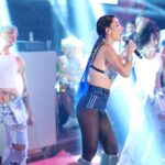 Hande Yener Instagram - Bodrum @jolyybodrum Konserimizden.. #ft @caginkulacoglu Saç : @mehmettiren Makyaj : @akinstayn Kostüm : @weareivypark Fotoğraflar : @kadirgures Koreograf @mertbalturk Dansçılar @mertbalturk @izmirtenim @gulogluburcu @katiaornella @efetankiz @toygun.klnc Ton maister @grozmusic