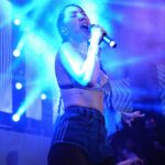Hande Yener Instagram - Bodrum @jolyybodrum Konserimizden.. #ft @caginkulacoglu Saç : @mehmettiren Makyaj : @akinstayn Kostüm : @weareivypark Fotoğraflar : @kadirgures Koreograf @mertbalturk Dansçılar @mertbalturk @izmirtenim @gulogluburcu @katiaornella @efetankiz @toygun.klnc Ton maister @grozmusic