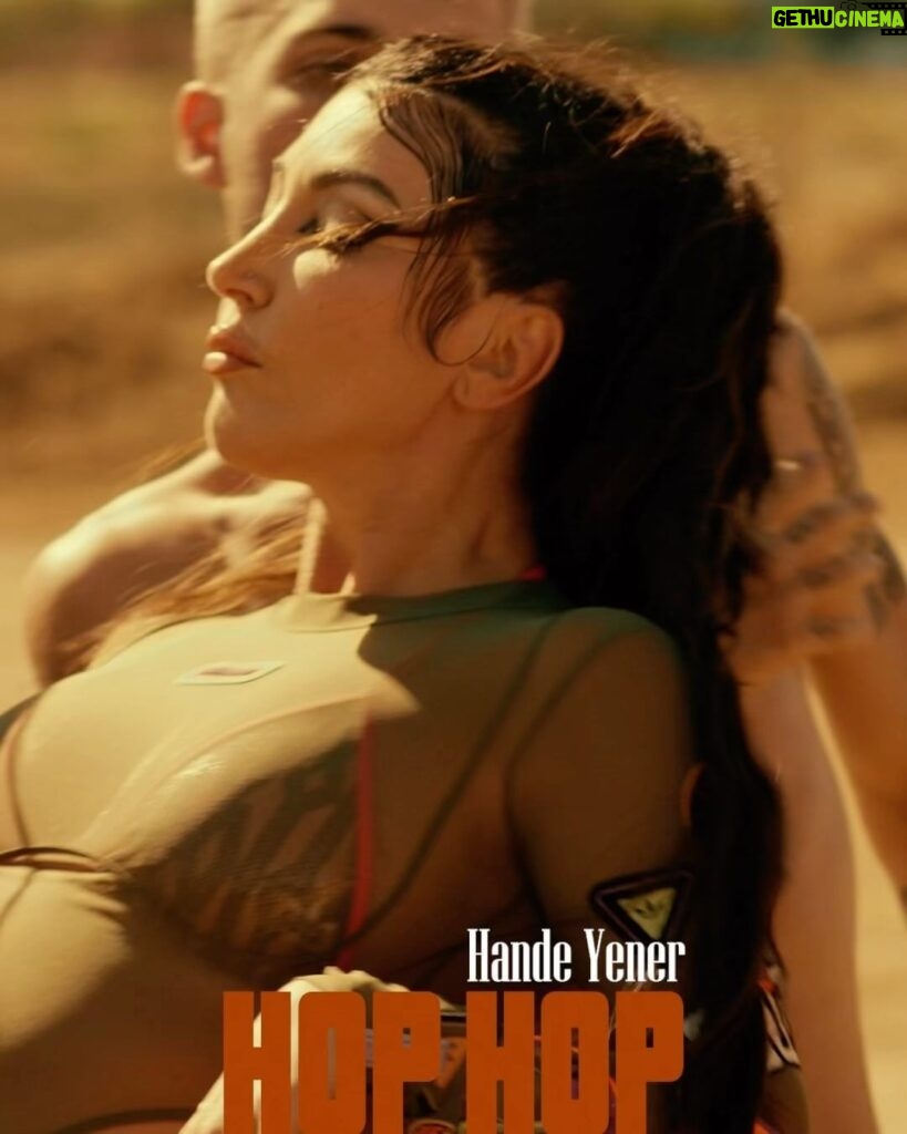 Hande Yener Instagram - HOP HOP Video Klip Bu Akşam Saat 20.00 de yayında ✨💖