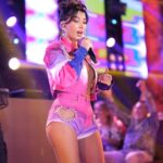 Hande Yener Instagram – Bodrum @jolyybodrum Konseri
Saç @mehmettiren 
Makyaj @akinstayn 
Kostüm @area 🩷🤍💙💎