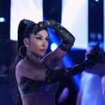 Hande Yener Instagram - Çok güzel bir şeyler oluyor ve çok belli ediyor kendini.Fazla söze gerek yok… ❤️‍🔥Bizi Seviyorum ❤️‍🔥 Dün @jolyybodrum #ft @caginkulacoglu Saç @mehmettiren Makyaj @akinstayn Kostüm @palmangels fotoğraflar @kadirgures Koreograf @mertbalturk Dansçılar @izmirtenim @gulogluburcu @katiaornella @efetankiz @toygun.klnc