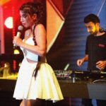 Hande Yener Instagram - Kemer Konseri 🤍 #ft @caginkulacoglu Saç @mehmettiren Makyaj @akinstayn Kostüm @area Video&fotoğraflar @kadirgures Koreograf @mertbalturk Dansçılar @izmirtenim @gulogluburcu @gulceozbatur @efetankiz @toygun.klnc