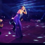Hande Yener Instagram - 💜Bulgaristan #ft @caginkulacoglu Saç @mehmettiren Makyaj @akinstayn Kostüm @afffair.fff Video&fotoğraflar @kadirgures Koreograf @mertbalturk Dansçılar @izmirtenim @gulogluburcu @efetankiz @toygun.klnc