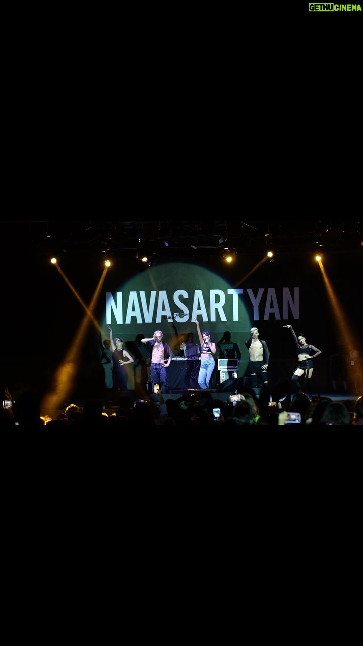 Hande Yener Instagram - Dün Kınalıada 🫶🏻🌟💫