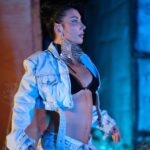 Hande Yener Instagram - Bazen buz,bazen eriyo hop arıyo geliyo Yönelmen @tepki Fotoğraflar @kadirgures