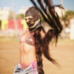 Hande Yener Instagram - Bazen buz,bazen eriyo hop arıyo geliyo Yönelmen @tepki Fotoğraflar @kadirgures