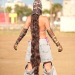 Hande Yener Instagram - Bazen buz,bazen eriyo hop arıyo geliyo Yönelmen @tepki Fotoğraflar @kadirgures