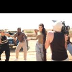 Hande Yener Instagram - Bazen buz,bazen eriyo hop arıyo geliyo Yönelmen @tepki Fotoğraflar @kadirgures