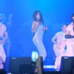 Hande Yener Instagram – @dorockxl @gmagturkiye Konseri 
💜💝
Saç @mehmettiren 
Makyaj @akinstayn 
Kostüm @christopher_esber